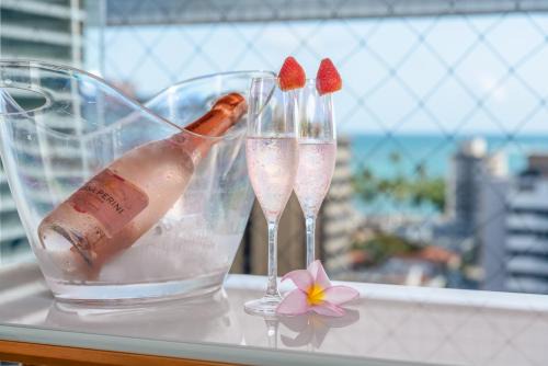 Ponta Verde Apartment | Elegant Ponta Verde Apartment with Ocean View & Pool