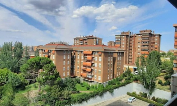 San Blas-Canillejas Apartment | Bright and Accessible Apartment with Spa & Hot Tub Amenities