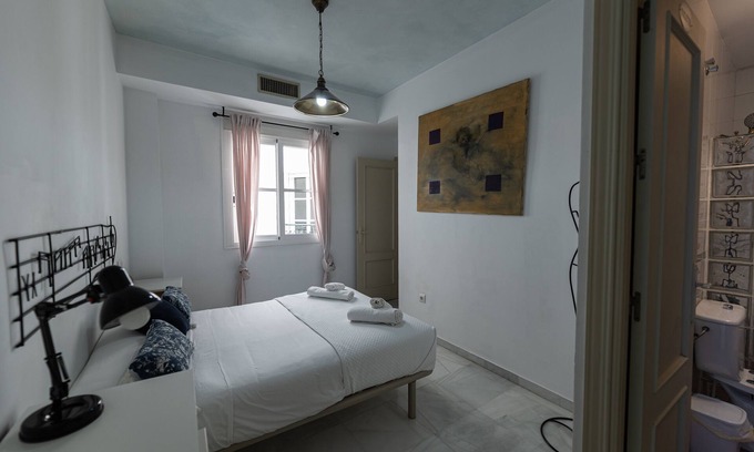 Feria Apartment | Bright and Welcoming Apartment Near Alameda Macarena