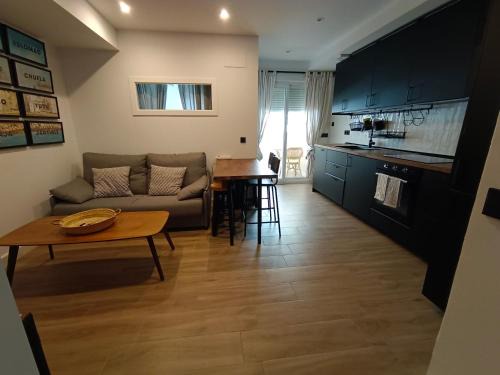 Cadiz Apartment | Oceanfront Retreat: Pet-Friendly Apartamento Arsenio Beach