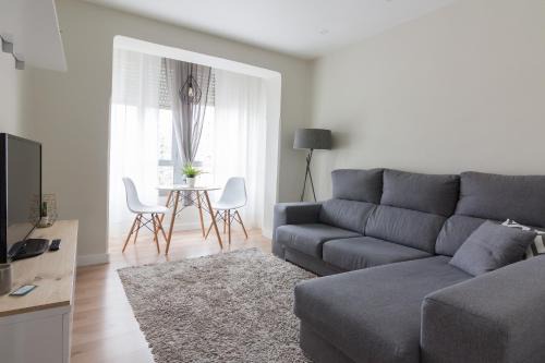 Logrono City Centre Apartment | Family-Friendly Apartment on Avenida de Colón with AC