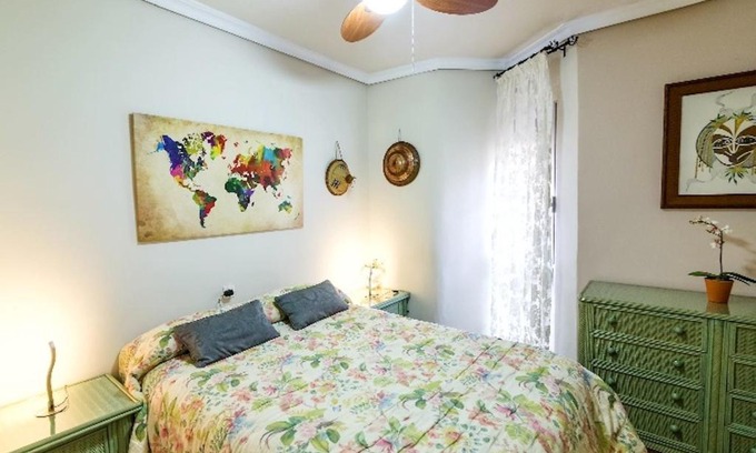 Ciudad Jardin Apartment | Pet-Friendly Getaway at Apartamento Azahara with Breakfast
