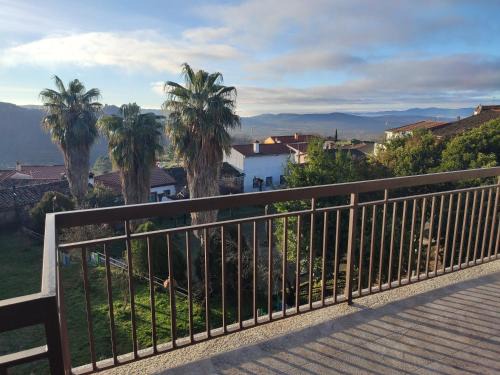 Villamiel Apartment | Family-Friendly Apartamento Buenavista with Hot Tub Retreat