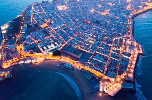 Old Town Apartment | Family-Friendly Cádiz Essence: Highly Rated Retreat Awaits