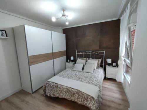 Santander Apartment | Central 3-Bedroom Apartment at Dua Rooms 24 - Rated 10/10