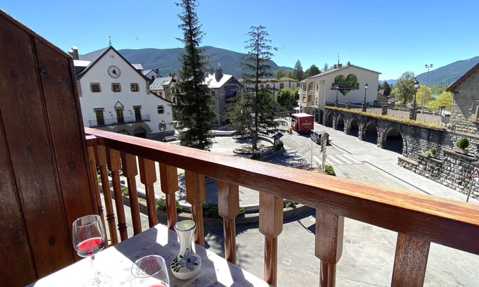 Biescas Apartment | Central Biescas Apartment: Ideal for Family Getaways