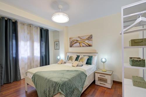 Camino de Ronda Apartment | Central Granada Apartment with Free WiFi for Families
