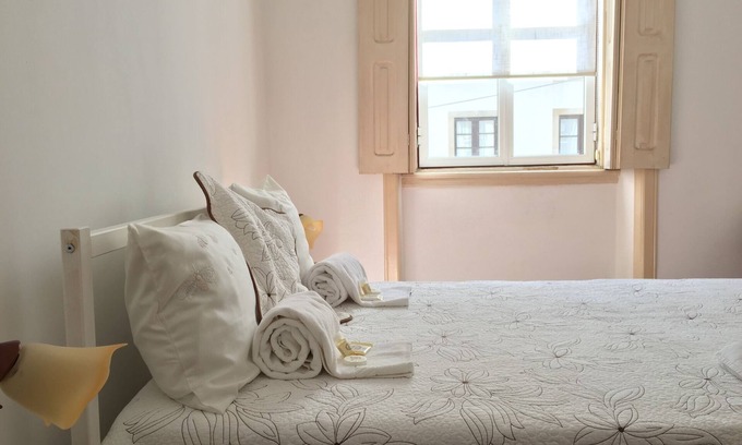 Figueira da Foz Apartment | Convenient Apartment Casino Praia I with Wi-Fi and Cable TV