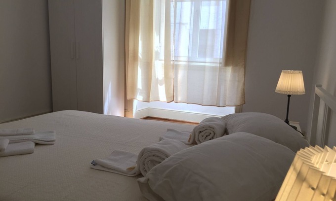 Figueira da Foz Apartment | Central Casino Praia II: Family-Friendly Stay with Wi-Fi