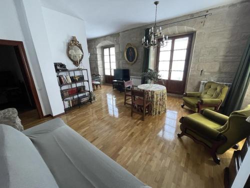 Briones Apartment | Apartamento Casa de los Arcos by Clabao