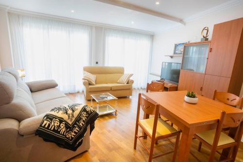 Isla de Arosa Apartment | Oceanfront 4-Star Apartment Centro with Hot Tub & Great Views