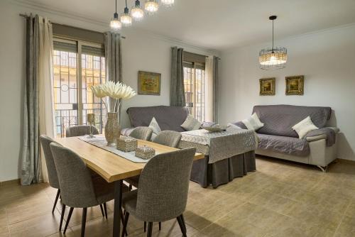 La Trinidad-San Juan y Todos los Santos Apartment | Family-Friendly Apartamento Centro Córdoba with High Ratings