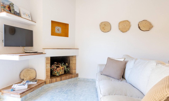 Fonteta Apartment | Cozy Apartment in Centro Fonteta - Explore Costa Brava