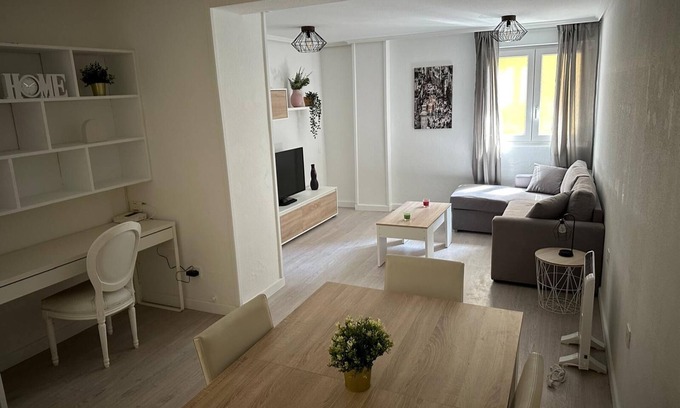 Pamplona City Centre Apartment | Historic Apartment in Pamplona - Family-Friendly Stay