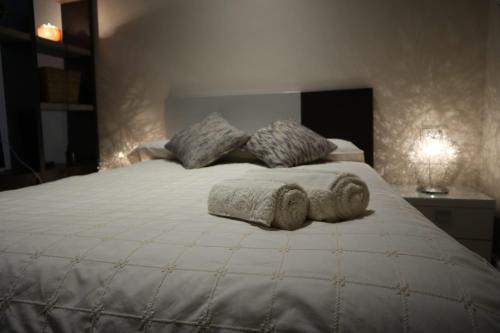 San Gil Apartment | Historic Apartment in Sevilla with Family and Pet Amenities
