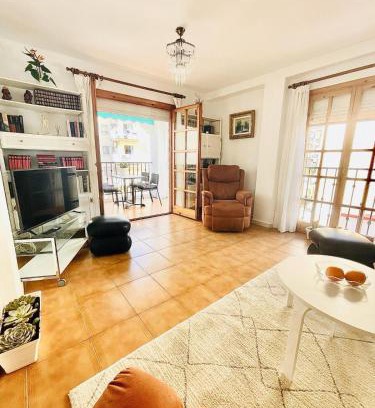 Torremolinos City Centre Apartment | Oceanfront Apartment in Torremolinos with Solarium