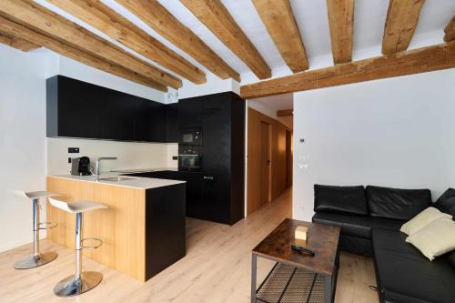 Old Town Apartment | Delightful Stay at Apartamento Chapitela Deluxe, 4 Stars