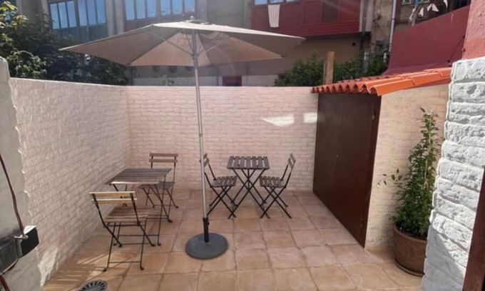 Cimadevilla Apartment | Top-Rated Apartment Cimadevilla in Gijón with Spa Access