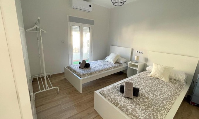 Almeria Centro Apartment | Child-Friendly Retreat at Apartamento Cine Wifi - 9.3/10