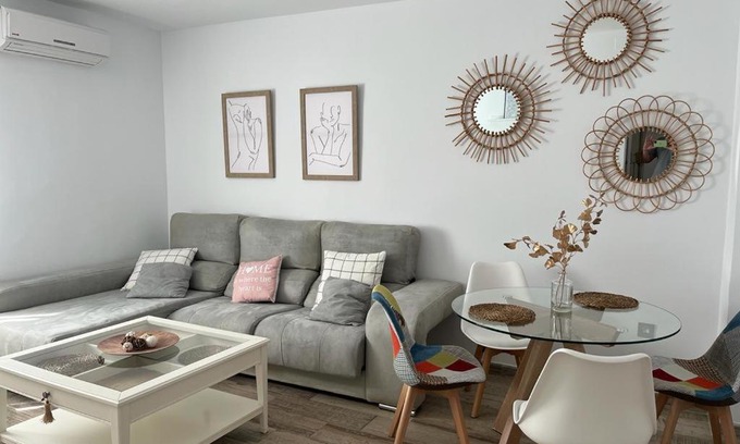 Ciudad Jardin Apartment | Family-Friendly Apartment in Ciudad Jardín - Rated 9.4/10