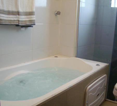 Floresta Apartment | Cozy Apartment with Hot Tub for Family Getaways