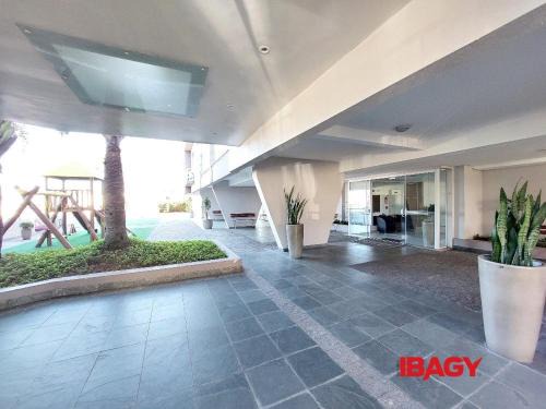 Capoeiras Apartment | Relaxing Apartment with Pool, Gym, and Ocean Views
