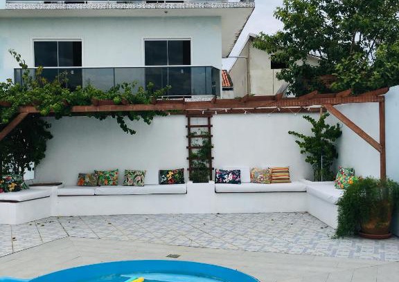 Ingleses do Rio Vermelho Apartment | Poolside Retreat Steps from the Beach - Guest Rated 10/10