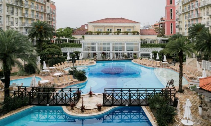 Jurere Apartment | Inviting Apartment with Balcony at IL Campanário Resort