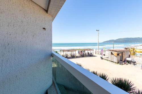 Morro das Pedras Apartment | Cozy Apartments in Florianópolis with Pool & Family Amenities