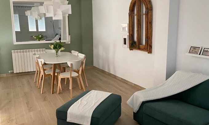 Balaguer Apartment | Renovated Apartment in Historic Center with River Views