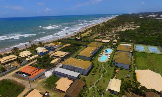Subauma Apartment | Oceanfront 4-Star Apartment at Treebies with Pool & Spa