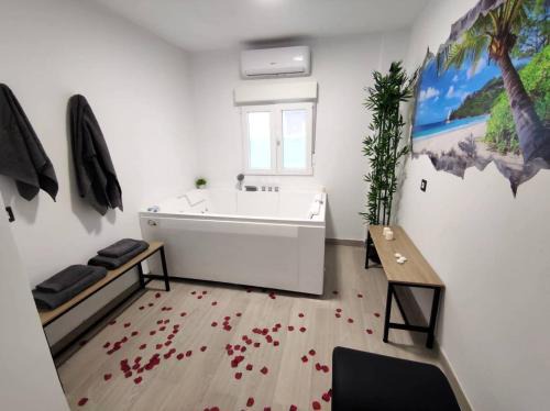 Calatayud Apartment | Relax at El Rincón de Ayud: Hot Tub Retreat Awaits