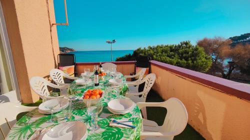 La Fosca Apartment | Beachside Apartment with Garden, Rated 9.6/10 by Guests