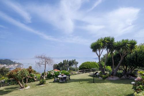Bueu Apartment | Relaxing Apartment with Garden in a Cozy Chalet
