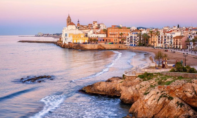 Sitges Apartment | Oceanfront Apartment with License in Sitges - Rated 9.7/10