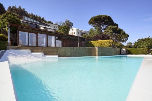 Ferrol Apartment | Beautiful Apartment with Pool and Breathtaking Ocean Views