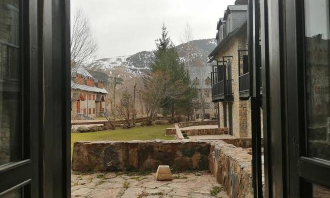 Taull Apartment | Pet-Friendly Stay at Apartamento con Terraza Herbasabina