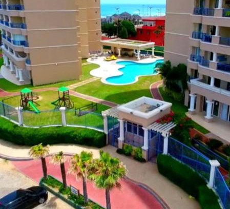 Praia do Futuro II Apartment | Oceanfront Bech Village: 4-Star Retreat with Spa & Pool