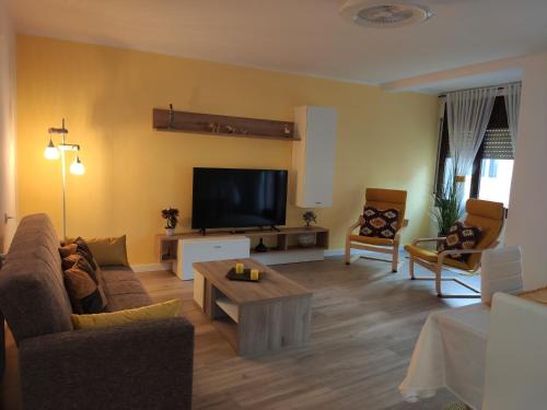 La Seu d'Urgell Apartment | Top-Rated Apartamento Confort II: Pet-Friendly & Breakfast Included
