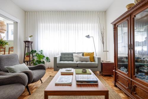 Foz do Douro Apartment | Oceanfront Escape at Apartamento da Foz with Hot Tub