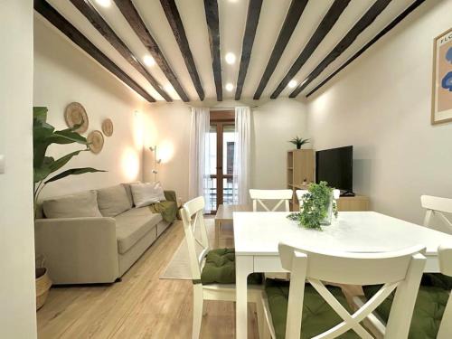 Laredo Apartment | Stylish Design Apartment in Central Laredo - Pet Friendly