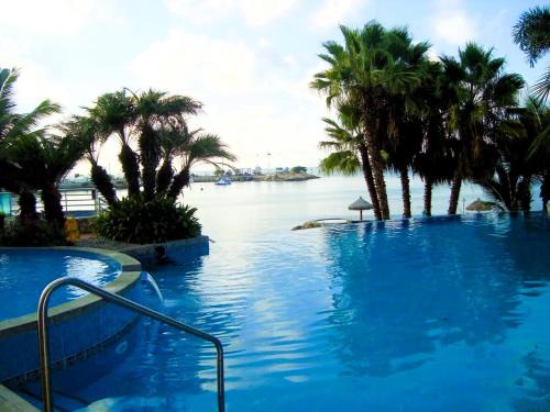Salinas Apartment | Oceanfront Luxury at Condominio Torre Marina - 4-Star Haven