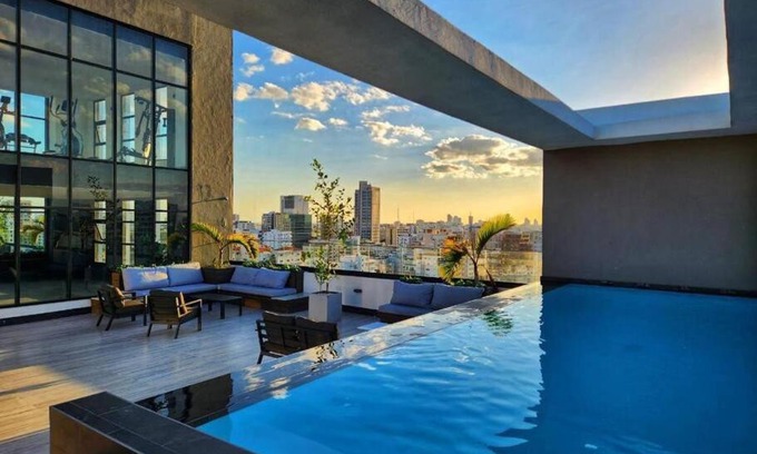 Yolanda Morales Apartment | Elegant 4-Star Apartment in Piantini with Pool & Kitchen