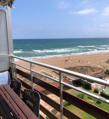 Pobles del Sud Apartment | Beachfront Valmar: Family-Friendly Retreat with Ocean View
