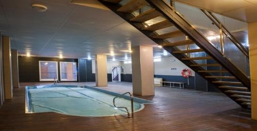 Pradollano Apartment | Deluxe Apartment by the Ski Slopes at Miramar Resort