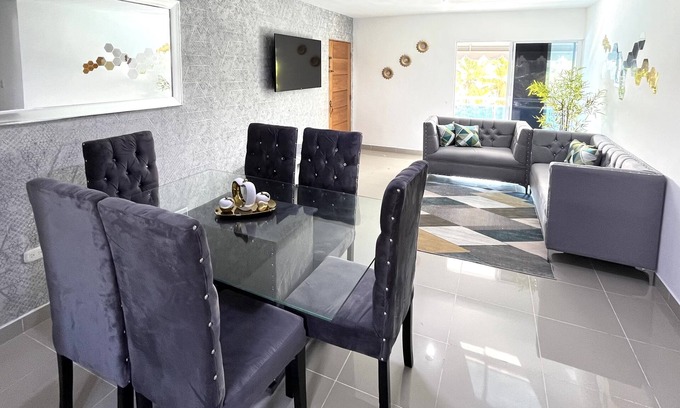 Alma Rosa Apartment | Conveniently Located Apartment Near Av. España