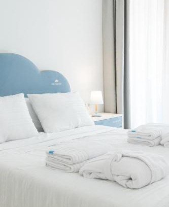 Grao de Gandia Apartment | Oceanfront Apartment Don Algodon with Pool & High Rating