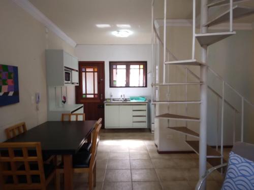 Balneario Mogiano Apartment | Perfect Getaway Duplex Just 100 Meters from Boracéia Beach