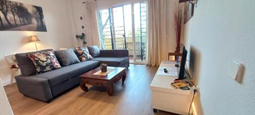 Mairena del Aljarafe Apartment | Ideal Retreat at Ciudad Expo with Pool & Dining Options