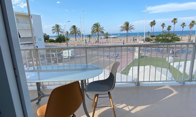 Grau i Platja Apartment | Beachfront Apartment with Ocean View & Spa Amenities